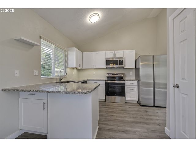 17807 Nw CAMBRAY St, Beaverton, OR 97006