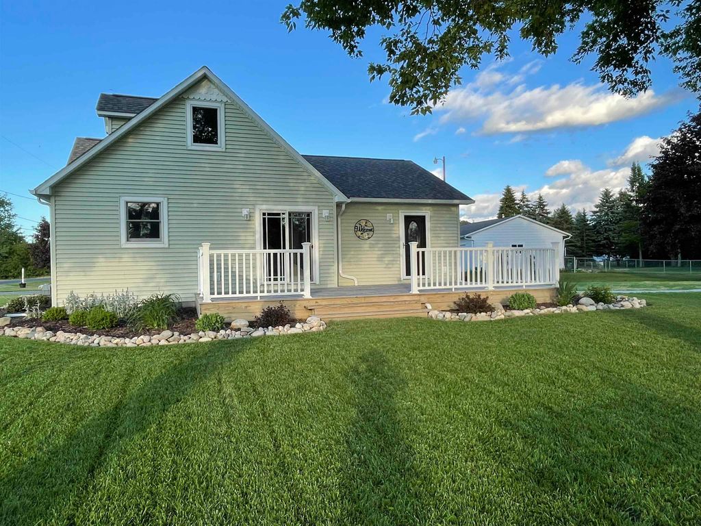 1285 W Nebobish Road, Essexville, MI 48732