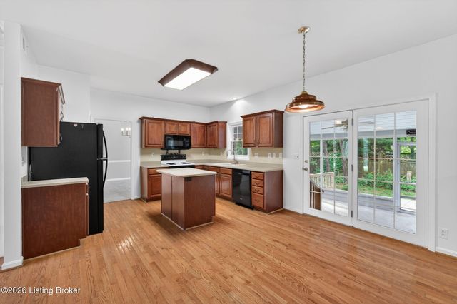 10504 Edgewater Rd, Louisville, KY 40223