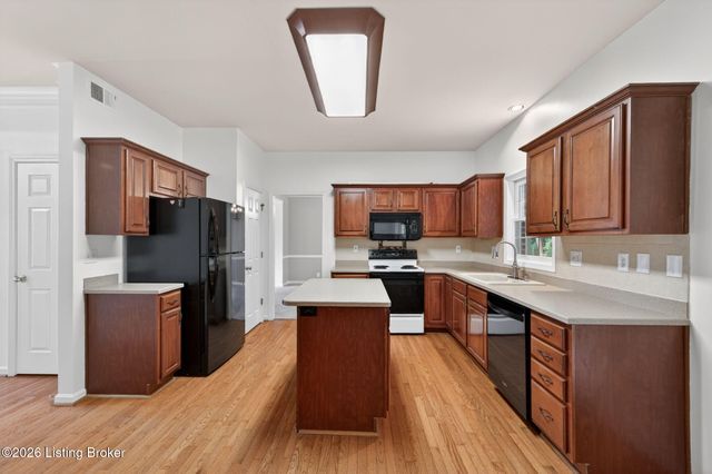 10504 Edgewater Rd, Louisville, KY 40223