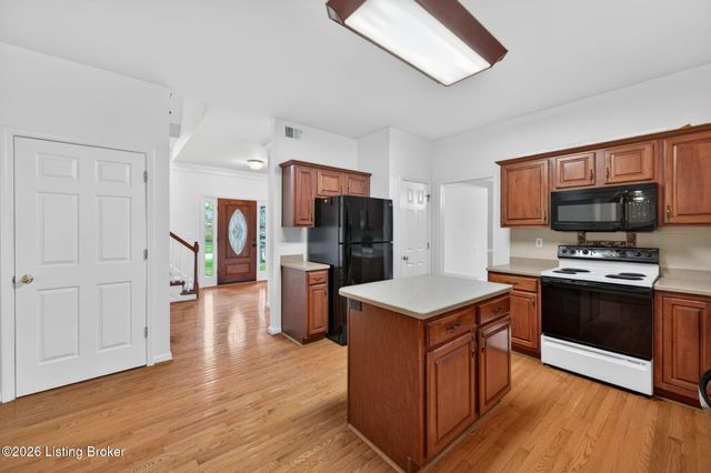 10504 Edgewater Rd, Louisville, KY 40223