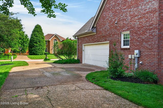 10504 Edgewater Rd, Louisville, KY 40223