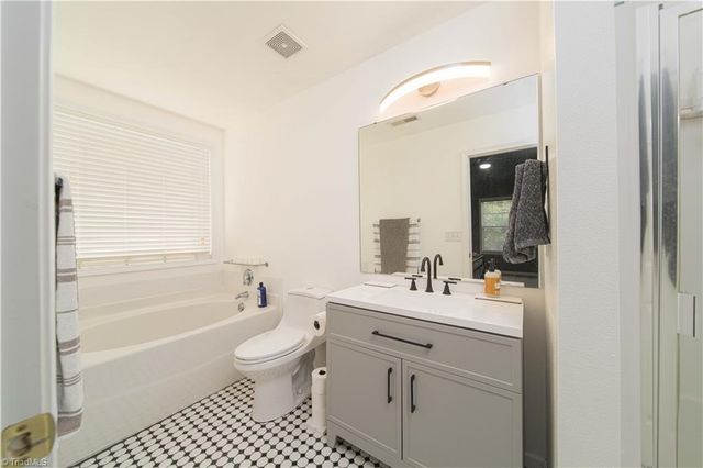 118 Sweetwater Circle, Advance, NC 27006