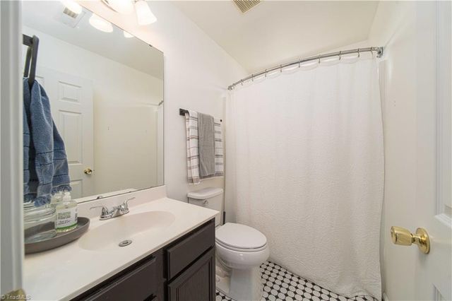 118 Sweetwater Circle, Advance, NC 27006