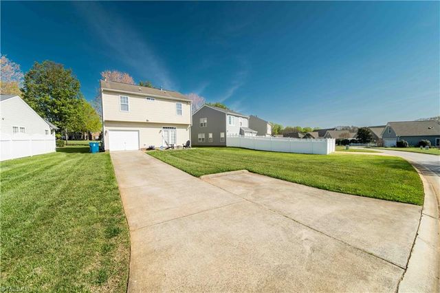 118 Sweetwater Circle, Advance, NC 27006
