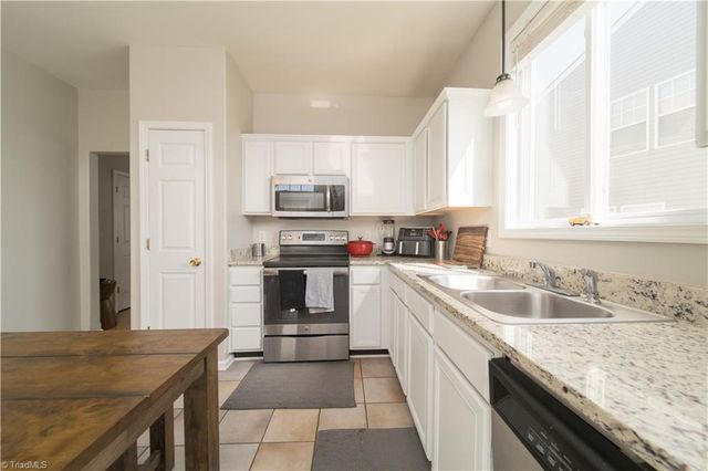 118 Sweetwater Circle, Advance, NC 27006