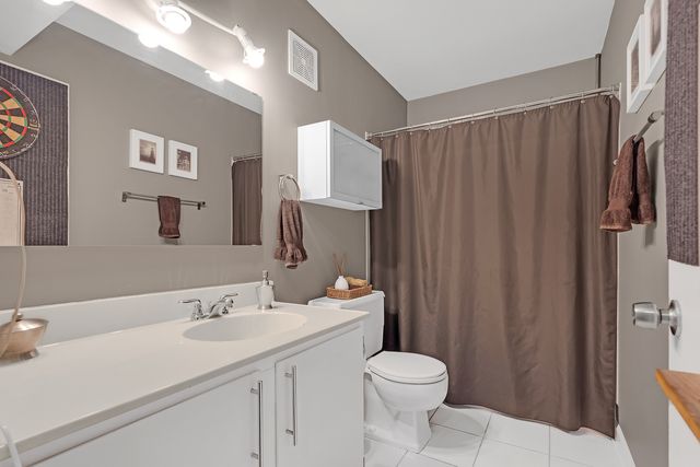 727 KILLARNEY Court 2D, Schaumburg, IL 60193