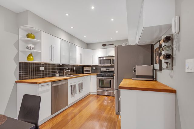 727 KILLARNEY Court 2D, Schaumburg, IL 60193