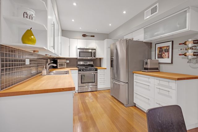 727 KILLARNEY Court 2D, Schaumburg, IL 60193