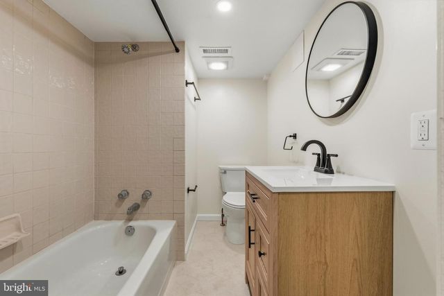 1801 S GLEBE RD, Arlington, VA 22204