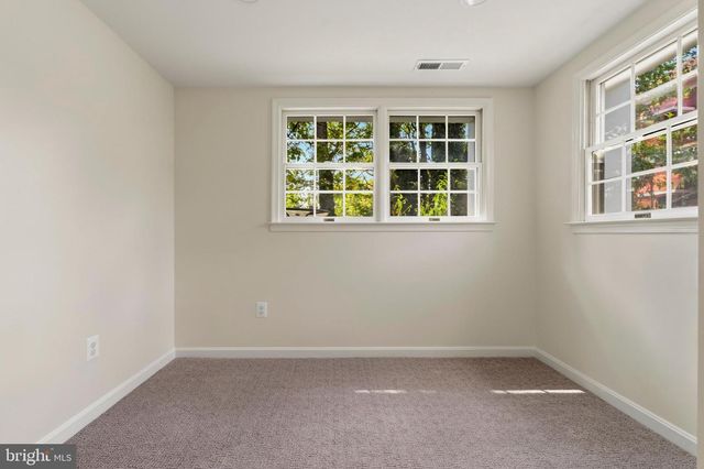 1801 S GLEBE RD, Arlington, VA 22204