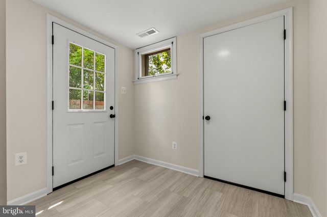 1801 S GLEBE RD, Arlington, VA 22204