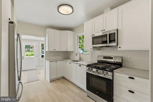 1801 S GLEBE RD, Arlington, VA 22204