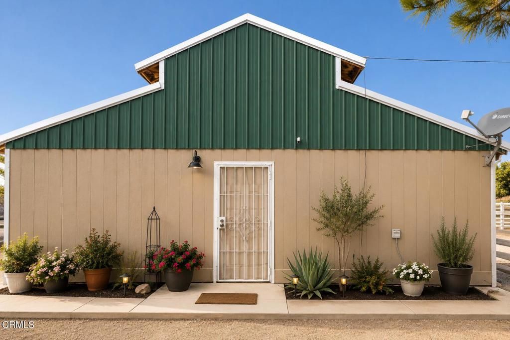 Image 70 of property listing at 10455 Stockton Road, Moorpark, CA 93021