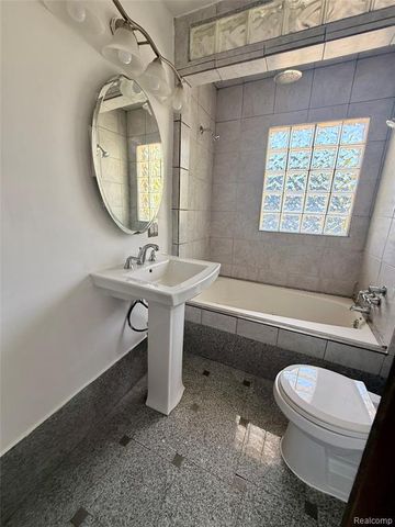 738 W Atherton Road, Flint, MI 48507