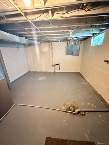 738 W Atherton Road, Flint, MI 48507