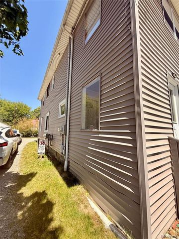 738 W Atherton Road, Flint, MI 48507