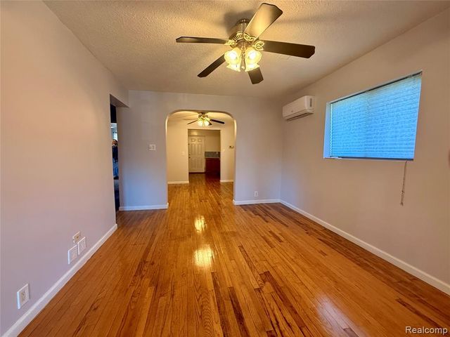 738 W Atherton Road, Flint, MI 48507