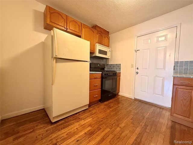 738 W Atherton Road, Flint, MI 48507