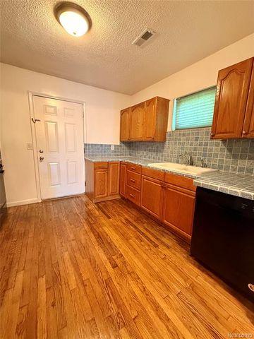 738 W Atherton Road, Flint, MI 48507