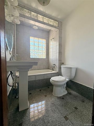 738 W Atherton Road, Flint, MI 48507