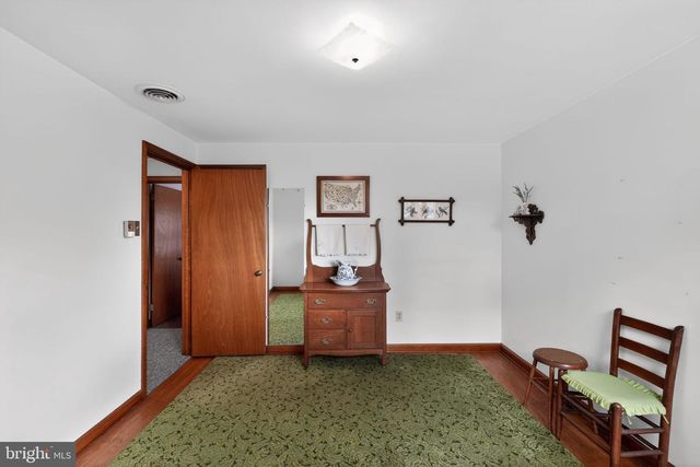 26 LAUREL RD, Southampton, PA 18966