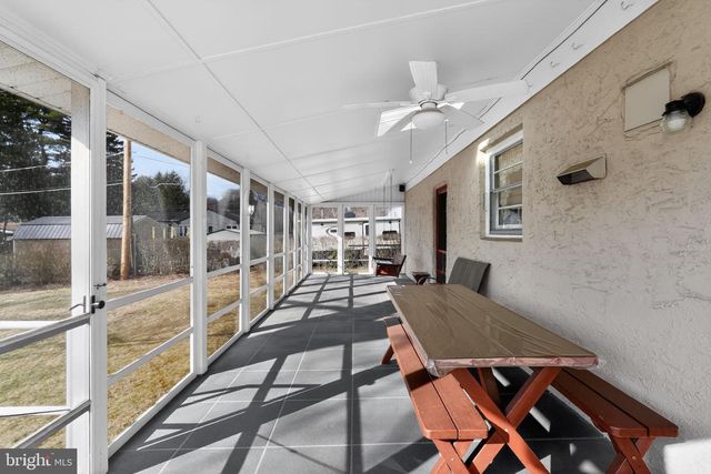 26 LAUREL RD, Southampton, PA 18966