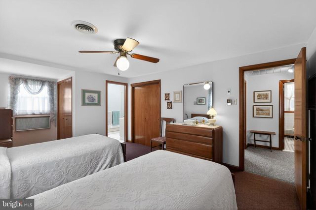 26 LAUREL RD, Southampton, PA 18966