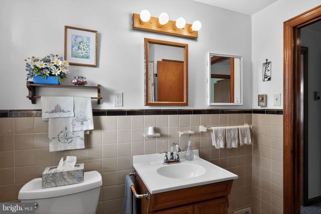 26 LAUREL RD, Southampton, PA 18966