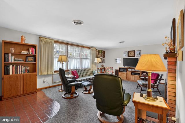 26 LAUREL RD, Southampton, PA 18966