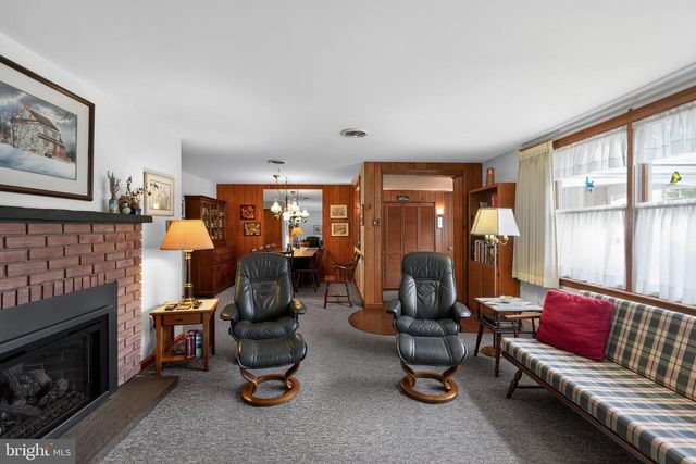 26 LAUREL RD, Southampton, PA 18966