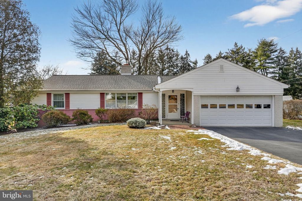 26 LAUREL RD, Southampton, PA 18966