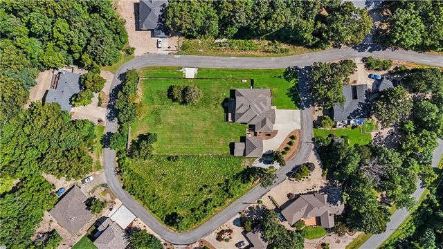 33 Ledbetter Lane, Bella Vista, AR 72715