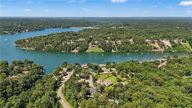 33 Ledbetter Lane, Bella Vista, AR 72715