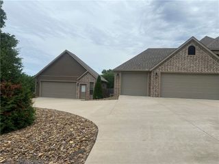 33 Ledbetter Lane, Bella Vista, AR 72715
