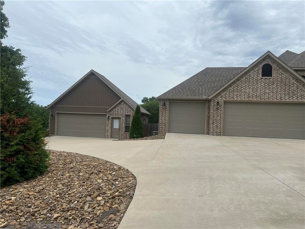 33 Ledbetter Lane, Bella Vista, AR 72715