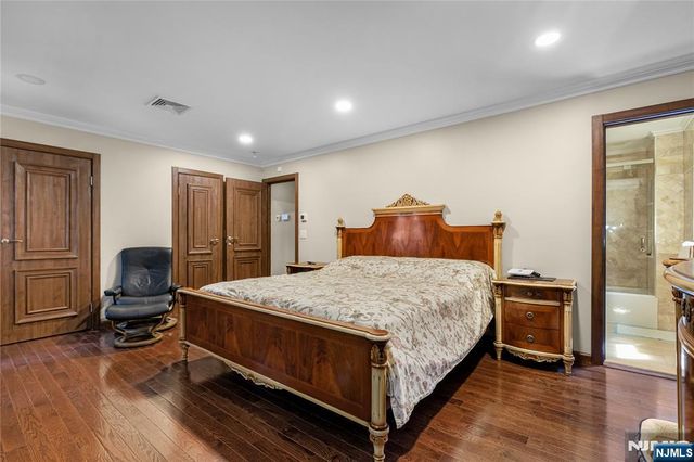 806 Stella Court, Paramus, NJ 07652