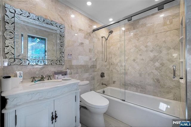 806 Stella Court, Paramus, NJ 07652