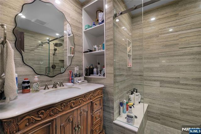 806 Stella Court, Paramus, NJ 07652