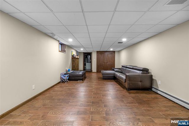 806 Stella Court, Paramus, NJ 07652