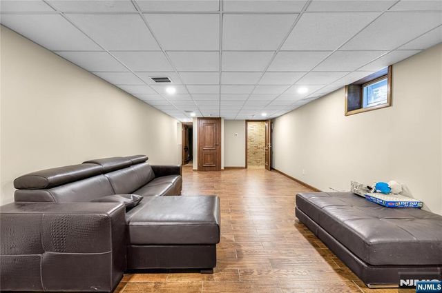 806 Stella Court, Paramus, NJ 07652