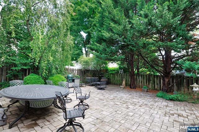 806 Stella Court, Paramus, NJ 07652