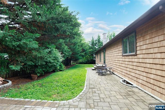 806 Stella Court, Paramus, NJ 07652