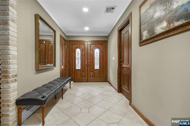 806 Stella Court, Paramus, NJ 07652