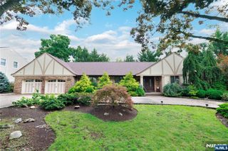 806 Stella Court, Paramus, NJ 07652