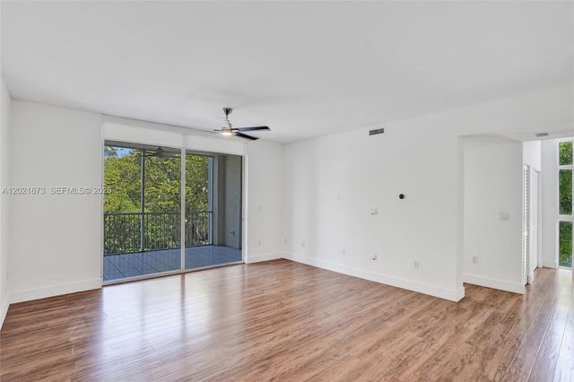 9725 NW 52nd St 406, Doral, FL 33178