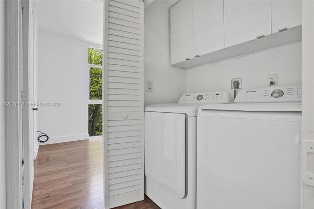 9725 NW 52nd St 406, Doral, FL 33178