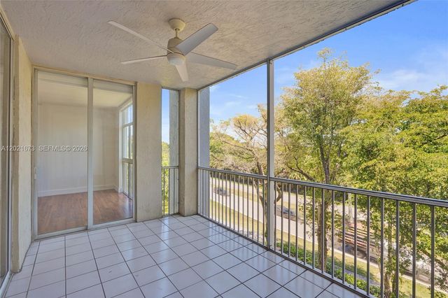 9725 NW 52nd St 406, Doral, FL 33178