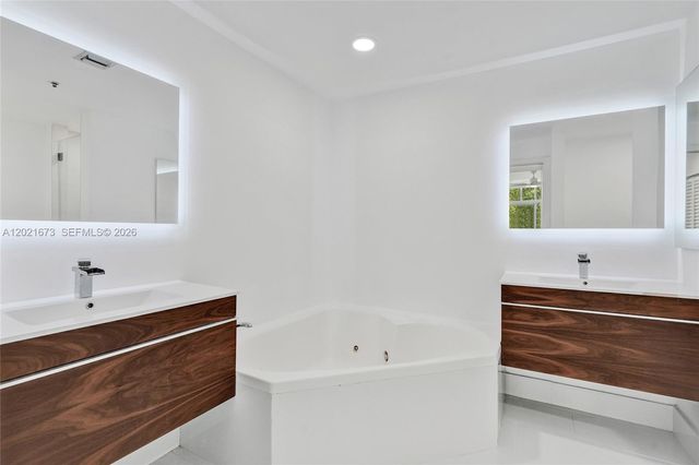 9725 NW 52nd St 406, Doral, FL 33178