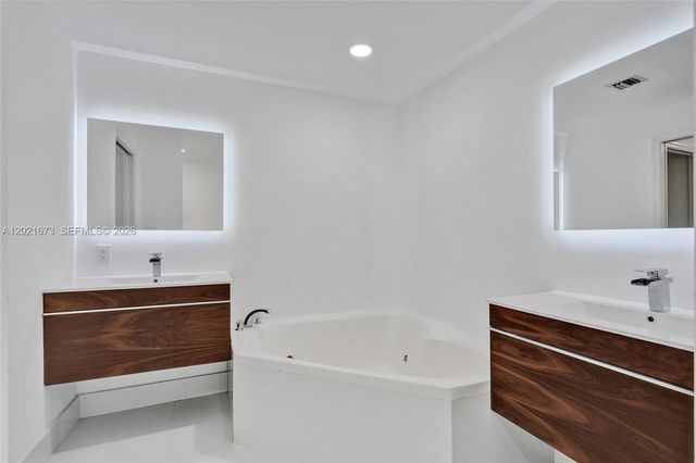 9725 NW 52nd St 406, Doral, FL 33178
